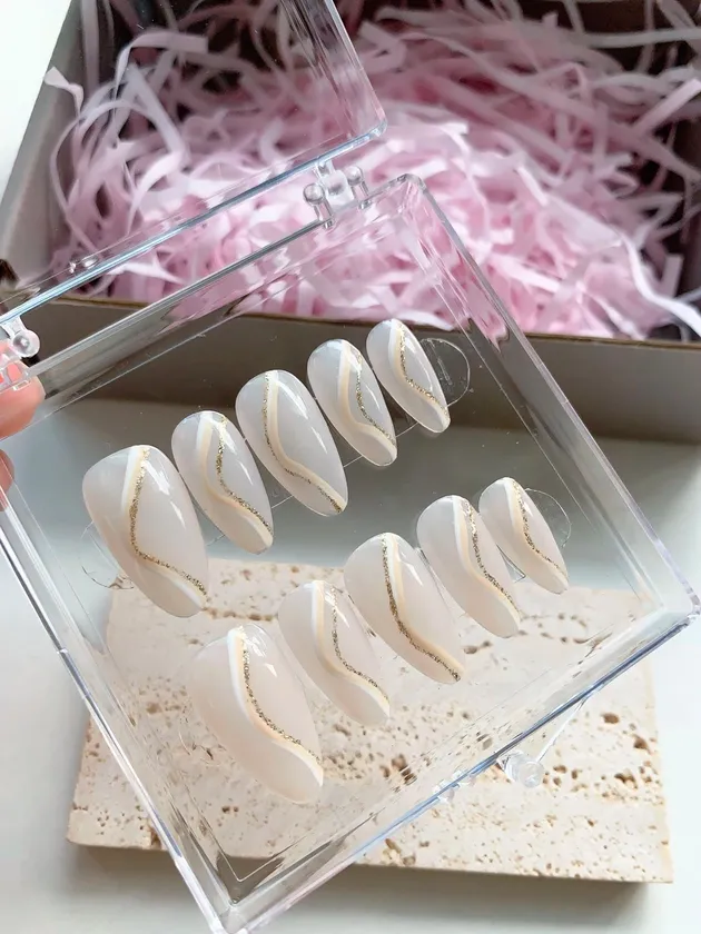 White Wavy French Press-On Nails with Gold Glitter Line – Elegant Minimalist Design